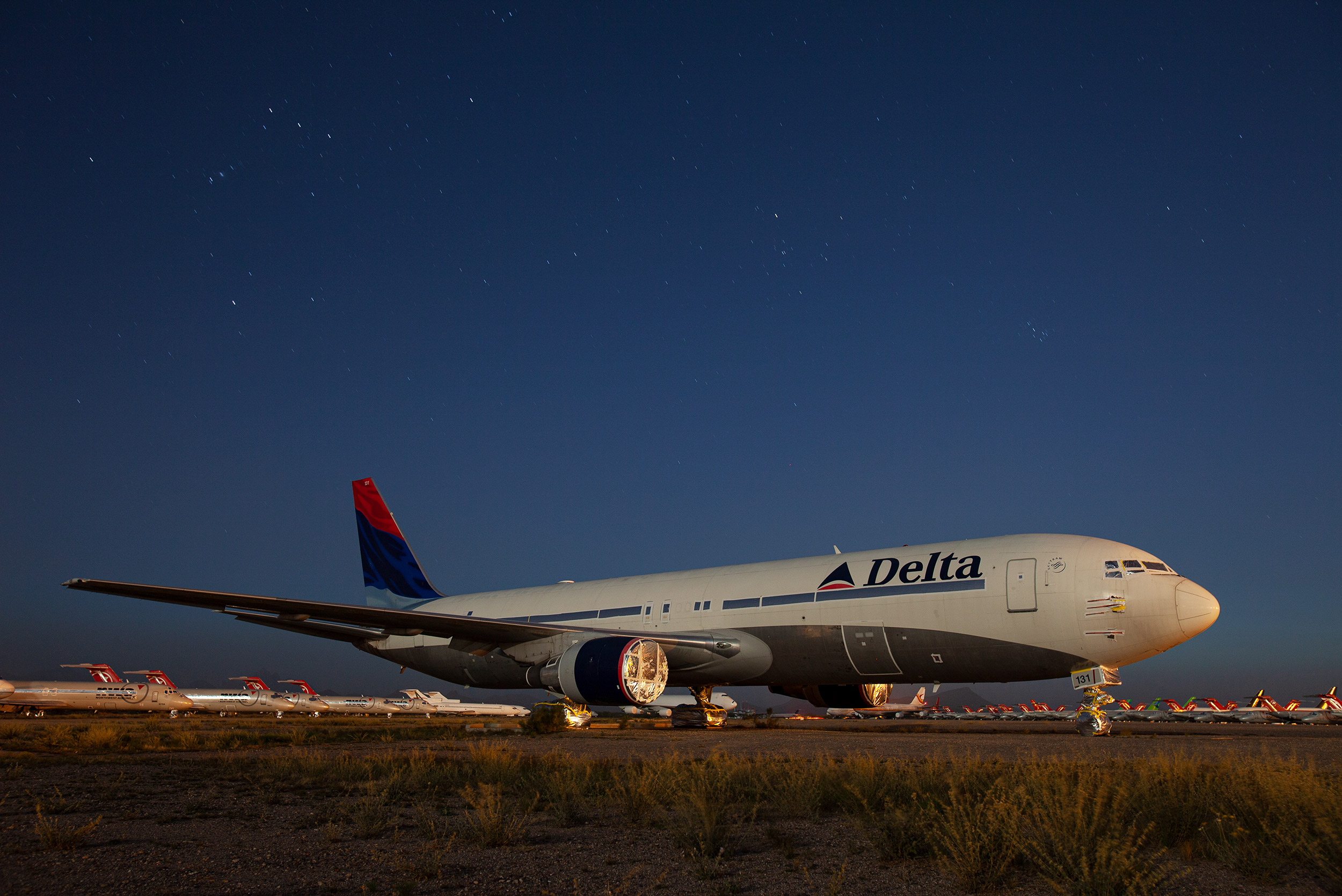 Delta 767 at night - Steve Craft Photography, Phoenix, Arizona based Advertising, Corporate & Aviation Photographer