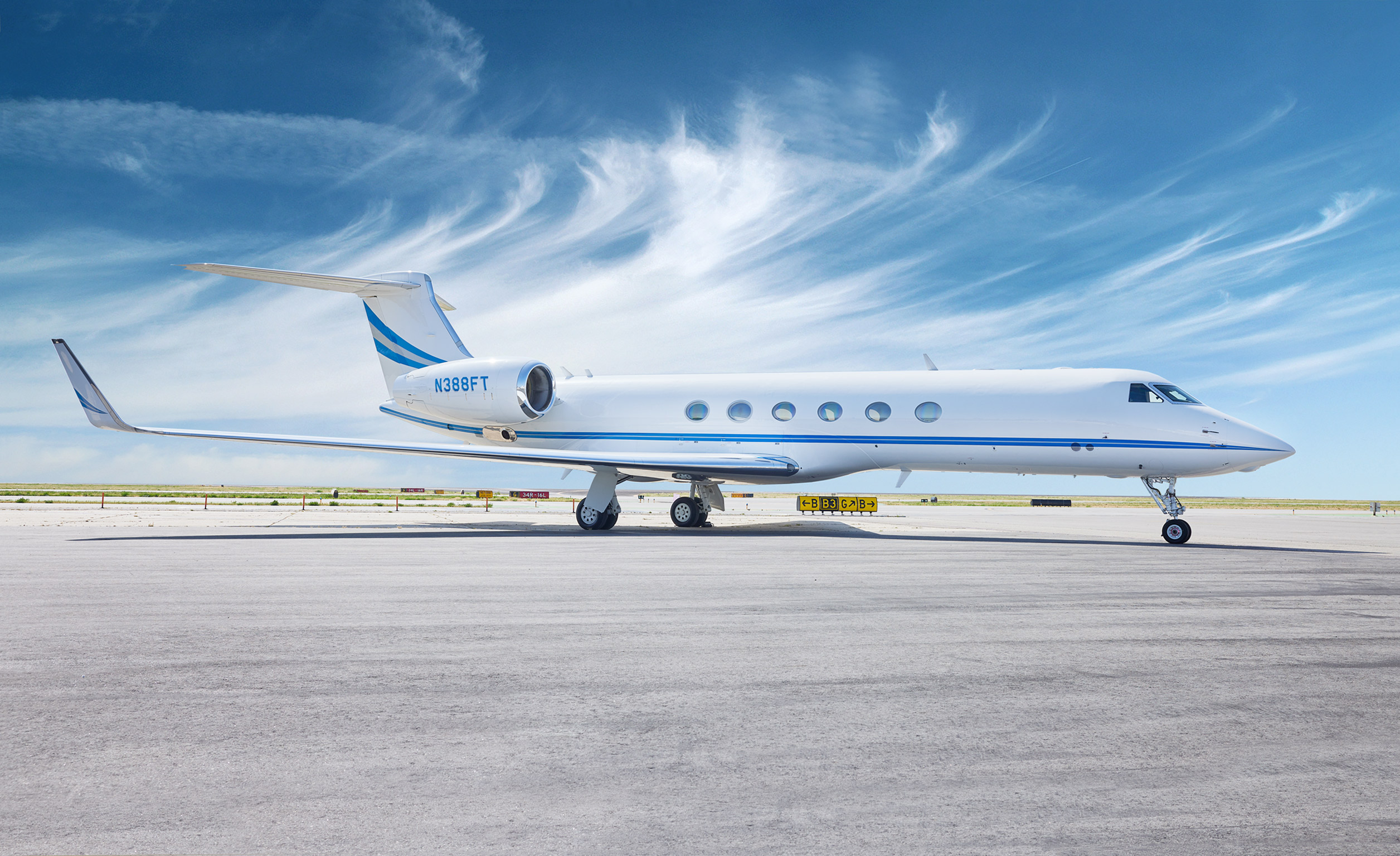 Gulfstream GV Van Nuys- Steve Craft - Phoenix Commercial Aviation Photographer