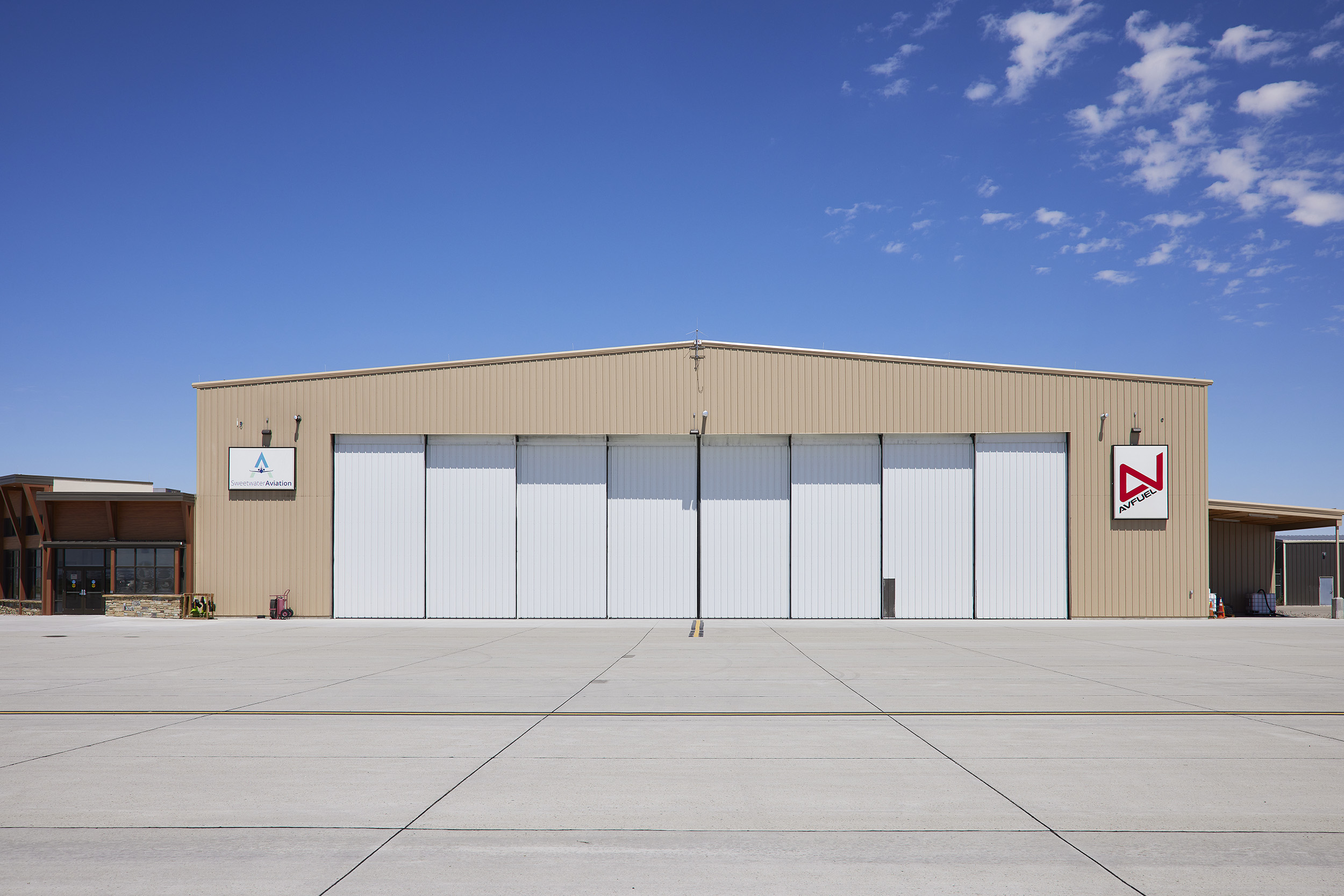 Avfuel - Hanger - Steve Craft Photography, Phoenix, Arizona based Advertising, Corporate & Aviation Photographer